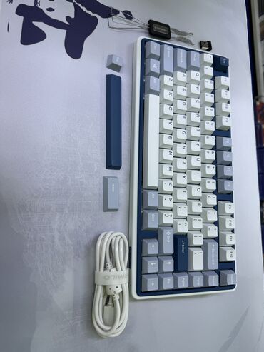 Клавиатуры: Клавиатура, Механическая, Bluetooth, Проводное подключение, Размер: 75% — 5