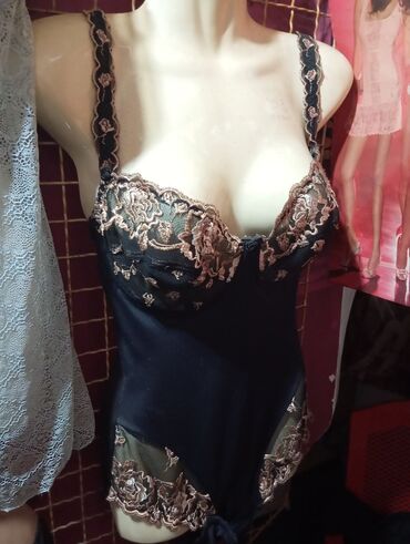 Ostali donji veš: Bebidol, bodi, komplet brushalter i gaćice, pet vrste korseta, dva — 2