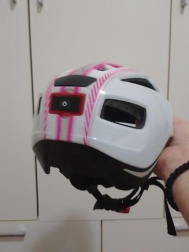 Oprema za bicikliste: Biciklistička kaciga S/M 54-59 – bela sa pink detaljima - Tip — 9