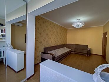 срочно продаю 1 ком кв: 1 комната, 35 м², 106 серия, 8 этаж, Евроремонт