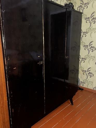 metal dolab: TƏCİLİ EVDƏN ÇIXMALIDIR. Qara rəngli 3 qapılı şkaf Ölçülər təxmini — 1