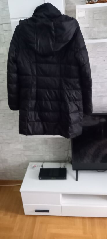 zimske perjane jakne zenske: SNIZENA CENA!!!DODATNO SNIZENJE . Prelepa jakna Hugo Boss Ag, lagana