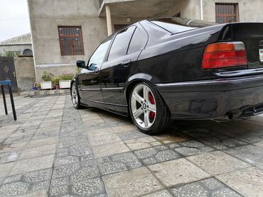 BMW: BMW 3 series: 1.8 l | 1995 il Sedan — 2