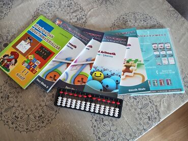 baş ortuyu: Riyaziyyat (Abaküs) kitabları və hesablayıcı şotka