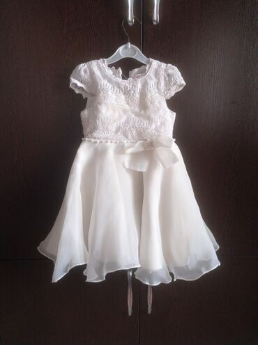 детское нарядное платье: Детское платье, цвет - Белый, Б/у