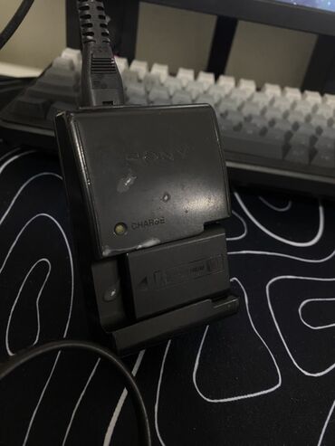 Зарядные устройства: Зарядное устройство и аккумулятор для камер SONY A6400 - Бренд: Sony -