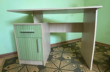 study table: Компьютерный стол, Б/у, С полками — 1
