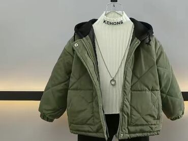 теплая куртка: Продается куртка на мальчика размер 120 На сезон осень-весна