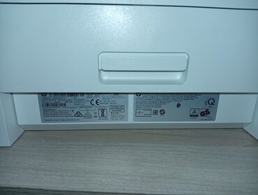 Lenovo: Lenovo noutbuk – gümüşü korpus, nazik çərçivəli ekran və tam ölçülü — 9