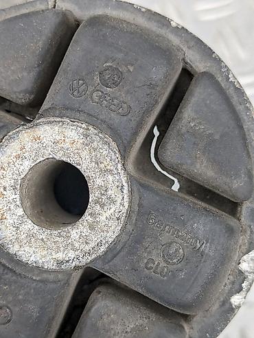 coupe: Подушка коробки передач Audi 1992 г., Б/у, Оригинал — 6