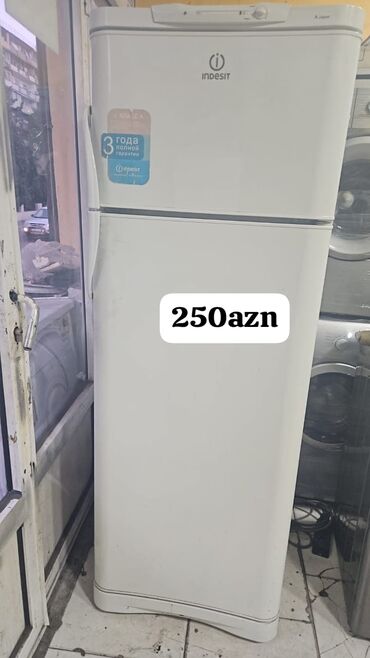 Qabyuyan maşınlar: 2 qapılı Indesit Soyuducu Satılır, rəng - Ağ