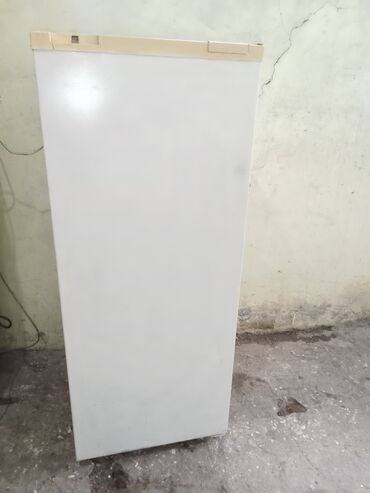 Mikserlər: Soyuducu yaxşı soyudur işləyir çürüyü yoxdur. 60x140 cm. Satılan kimi