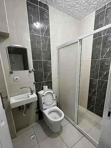 şeki: Tam mebellı və texnikalı mənzil kirayə - Geniş zal: L formalı iri — 2
