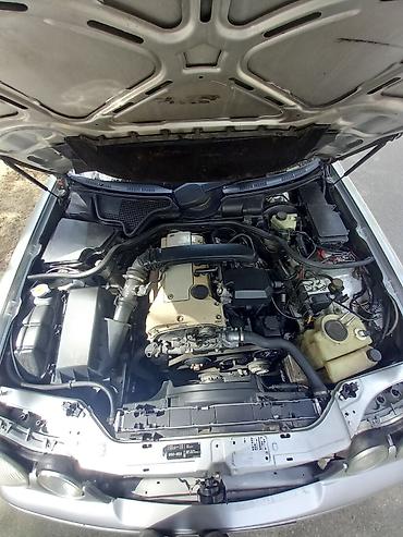 Mercedes-Benz: Mercedes-Benz E-Class: 2 l | 1997 il Sedan — 21