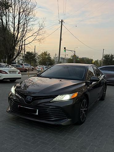 Toyota: Toyota Camry: 2018 г., 2.5 л, Автомат, Гибрид, Седан — 2