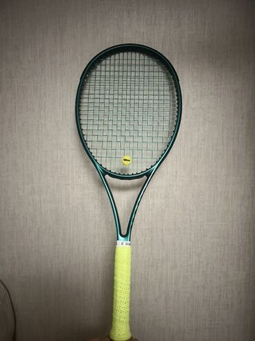 хоккейная клюшка: Теннисная ракетка Wilson Blade 98 V9 в глянцевом зелёном цвете