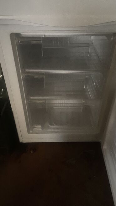 холодилник быу: Продаю холодильник по выгодной цене !!!Пользовались ровно год, продаю