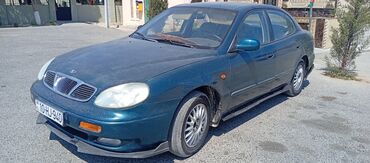 Saturn: Daewoo Leganza: 2 l | 1998 il Sedan