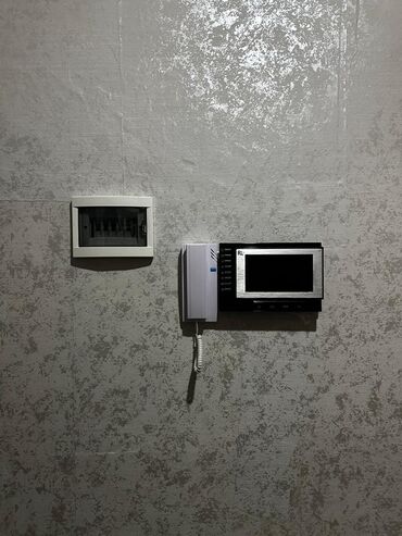 Uzunmüddətli kirayə mənzillər: Kirayə üçün tam mebellı 2 otaqlı mansard tipli mənzil. - Geniş qonaq — 12