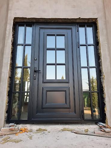 Metall qapı və yan şüşə panellər dəsti - Material: qalın metal