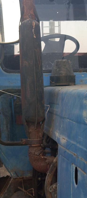 Traktorlar: Mavi rəngli təkərli kənd təsərrüfatı traktoru Texniki xüsusiyyət və — 10