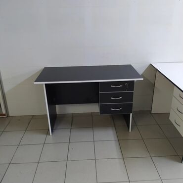 Офисные столы: Новый, Для сотрудника, Угловой стол