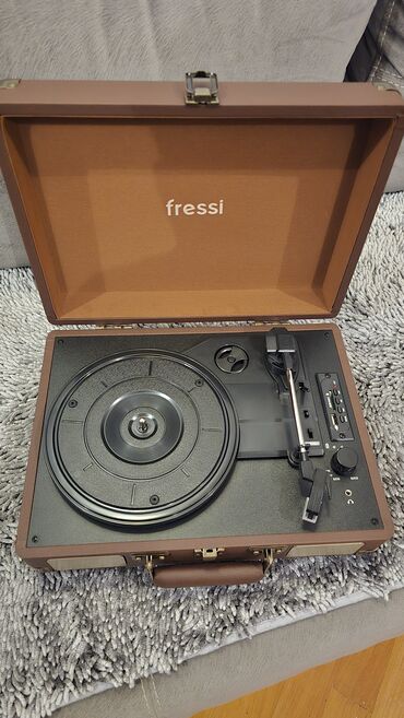 Qrammofon və patefonlar: Qrammafonlar Mehduddur!!! Çox gözəl Retro Qramafonlar və göz oxşuyan — 3
