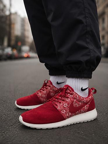 утепленные кроссовки: Кроссовки, 42.5, Nike, Б/у, цвет - Красный, Самовывоз, Платная доставка — 1