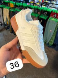 Women's Sneakers and athletic shoes: Bu modellərin hər birindən 1 razmer qalıb, Ona görə münasib qiymətə — 1