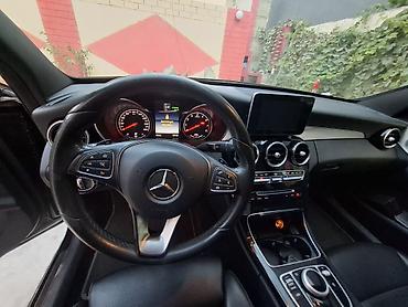 Mercedes-Benz: Mercedes‑Benz C‑Class sedan – qara rəng, AMG üslublu xarici paketli — 5
