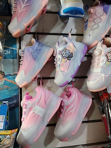 Детские кроссовки-ролики со встроенными выдвижными колесами. - Тип at lalafo.kg Детские кроссовки-ролики со встроенными выдвижными колесами. - Тип
