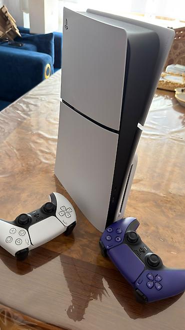 ikinci el ps5: Ps 5 slim 1Tb yaddaş 2original pult + illik plus alınıb 200aznə.Pultun — 1