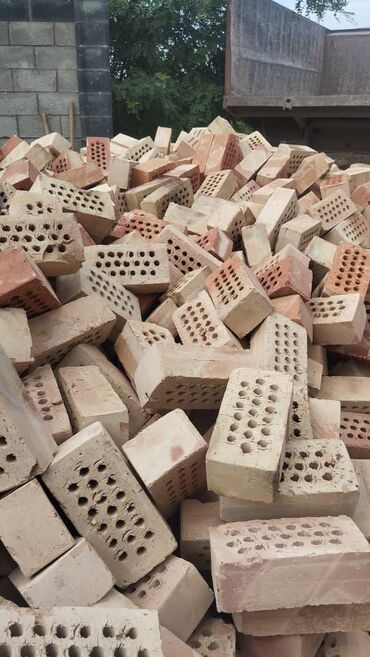 Строительный кирпич: Кирпичи Жжёный кирпич Пустотелый, дырчатый Глиняный, керамический — 2