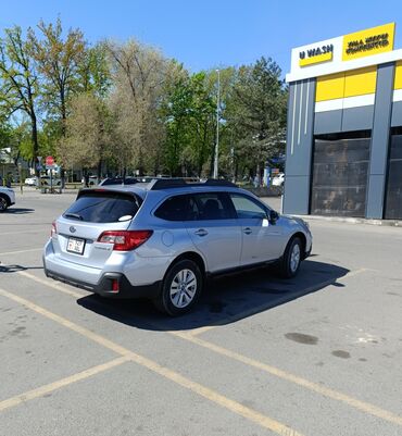 субару легаси 4: Subaru Outback, серебристый универсал (поколение с Х-образной решёткой