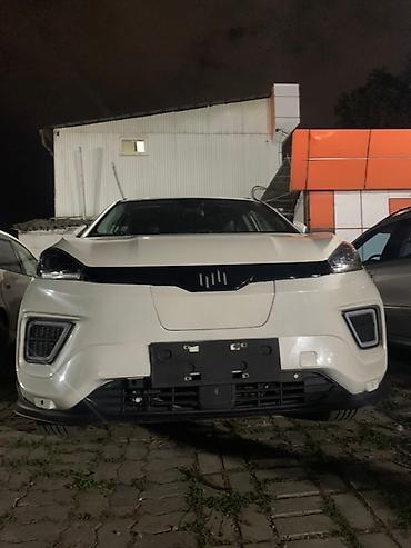 Другие автомобили: Электрический кроссовер белого цвета с современным дизайном — 10