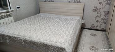 мебель для прихожки: Кровать с матрасом 183см ширина длина 210см высота 40см