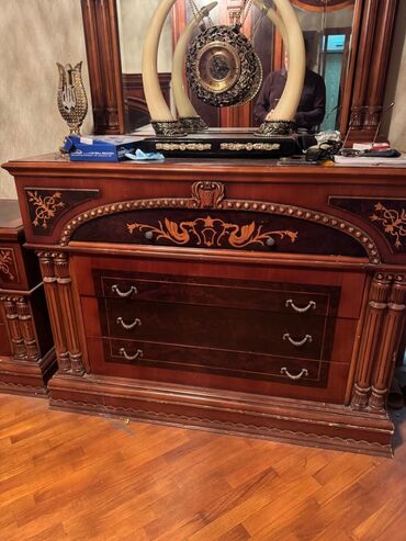 Qonaq otağı dəstləri: İşlənmiş, Dolab, Kredit var, Rumıniya — 9