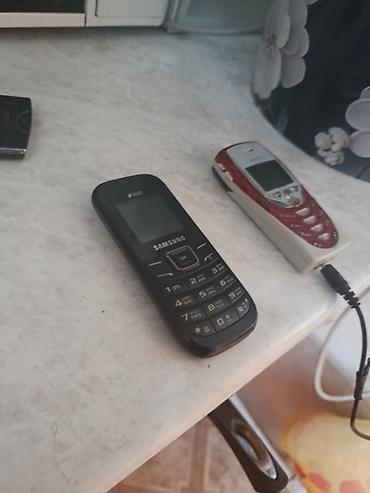 nokia 7373: Набор из трёх мобильных телефонов: 1) Sony Ericsson Xperia (сенсорный — 4