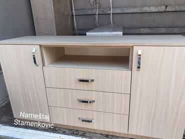 Komode: TV komoda od bele iverice 2.30m duzine. Moguca izrada i dugih — 18