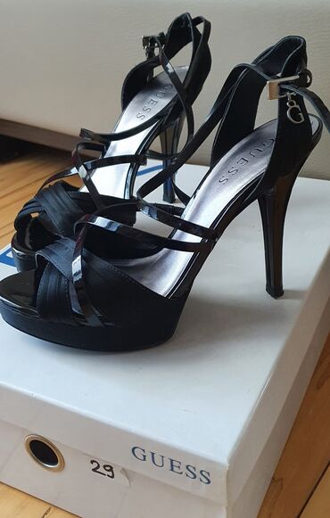 Lične stvari: GUESS original nove crne sandale, kupljene u Fashion and friends, br