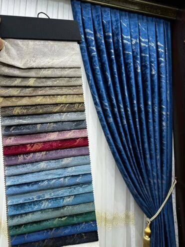 Pərdə və tüllər: Qalın, boz rəngli, zərli naxışlı pərdələr otağa zərif və dəbli bir — 8