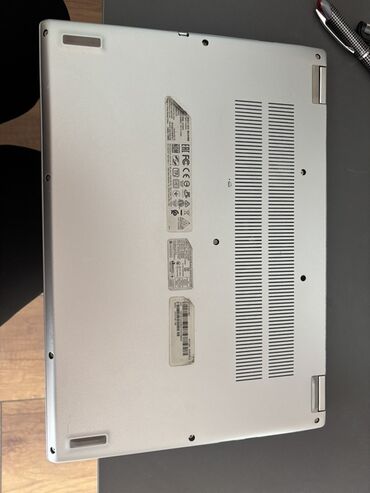 Acer: Acer noutbuk – nazik və yüngül alüminium gövdə, gümüşü rəng. - Ekran — 8