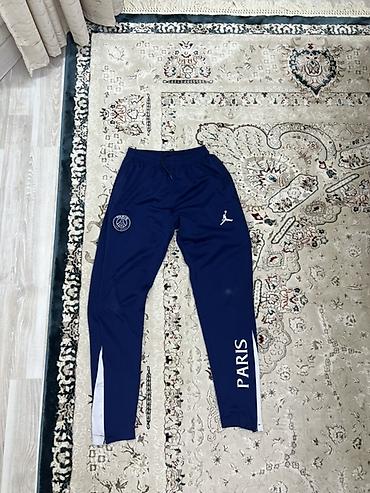 надписью: Спортивные штаны PSG x Jordan - Модель: тренировочные штаны слим-фит — 1