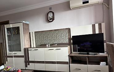 dəsti: Qonaq otağı üçün mebel dəsti Tərkibi: - Vitrin şkaf: Şüşəli iki qapı — 2