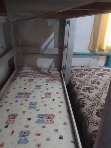 Двухъярусные детские кровати: Двухъярусная детская кровать, Б/у, ЛДСП, цвет - Бежевый — 4