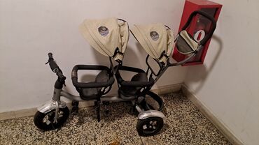 kolica za bebu: Tricikl za blizance
