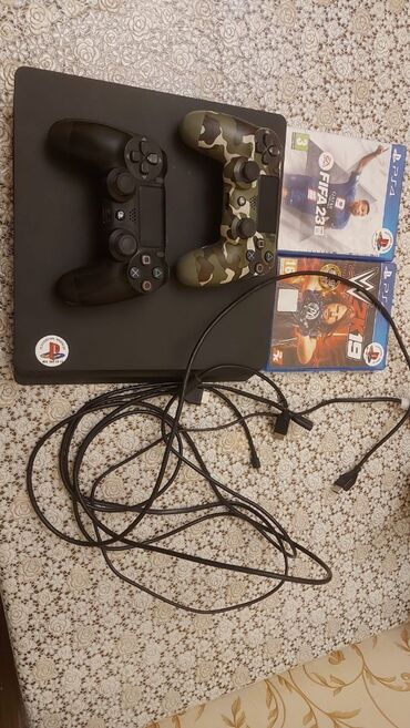 ps4 disklər: Ideal veziyyetdedi problem yoxdu icindede 10 oyun var 2 diskde bele