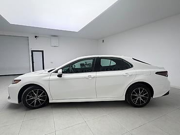 тойота гбрит: Toyota Camry: 2023 г., 2.5 л, Автомат, Гибрид, Седан — 1