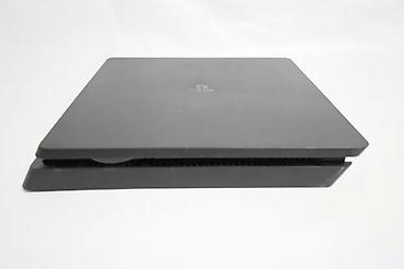 PS4 (Sony Playstation 4): U ponudi je Sony PlayStation 4.
Konzola je najnoviji SLIM model — 10