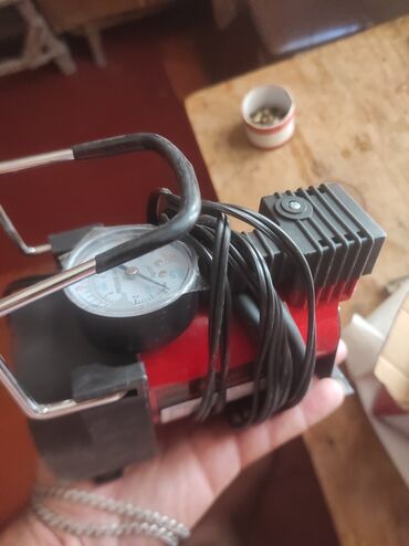 Домкраты: MESHUBA brendindən bu şin kompressoru avtomobil şinlərini doldurmaq